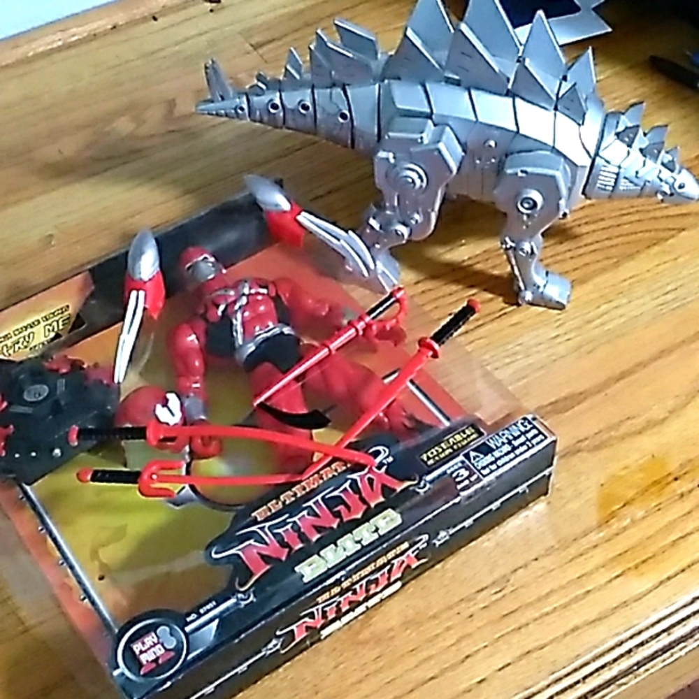 Dou toys Action figure Ninja, & Dinosaur metal battery operate 2AA include.